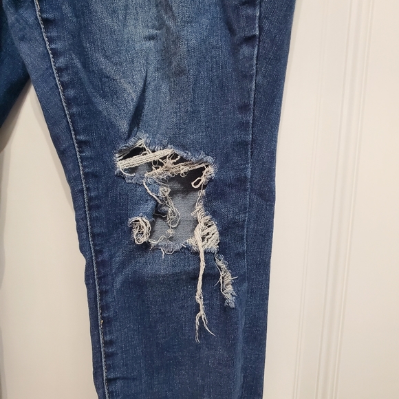 RUE 21 CURVY Mid-Rise Ankle Distressed Jeggings - Picture 3 of 16